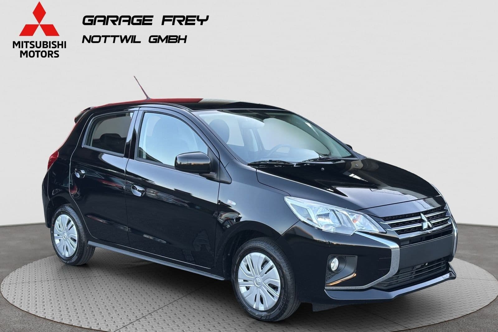 Mitsubishi Space Star in Schwarz, Frontansicht