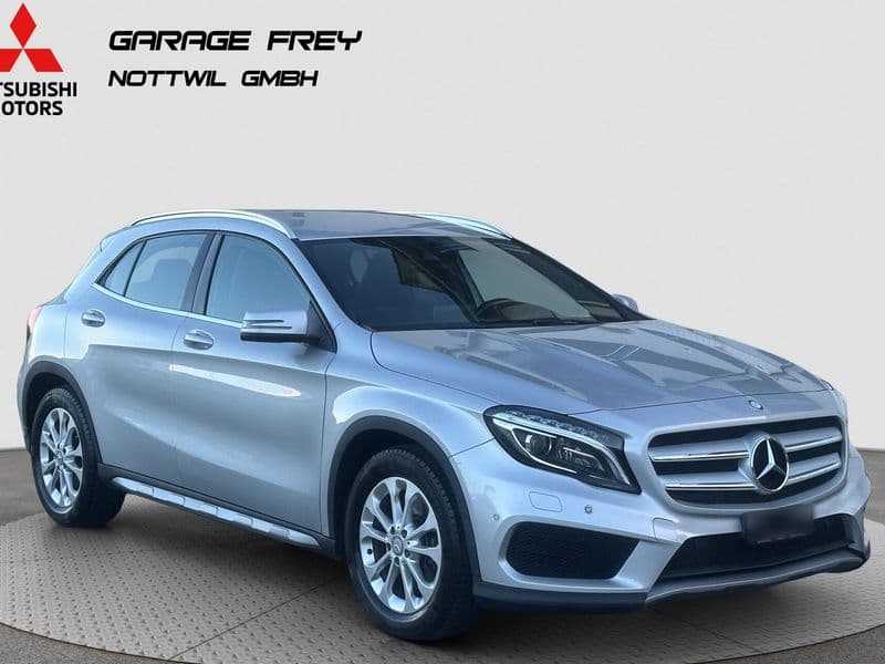 Mercedes-Benz GLA in Silber, Frontansicht